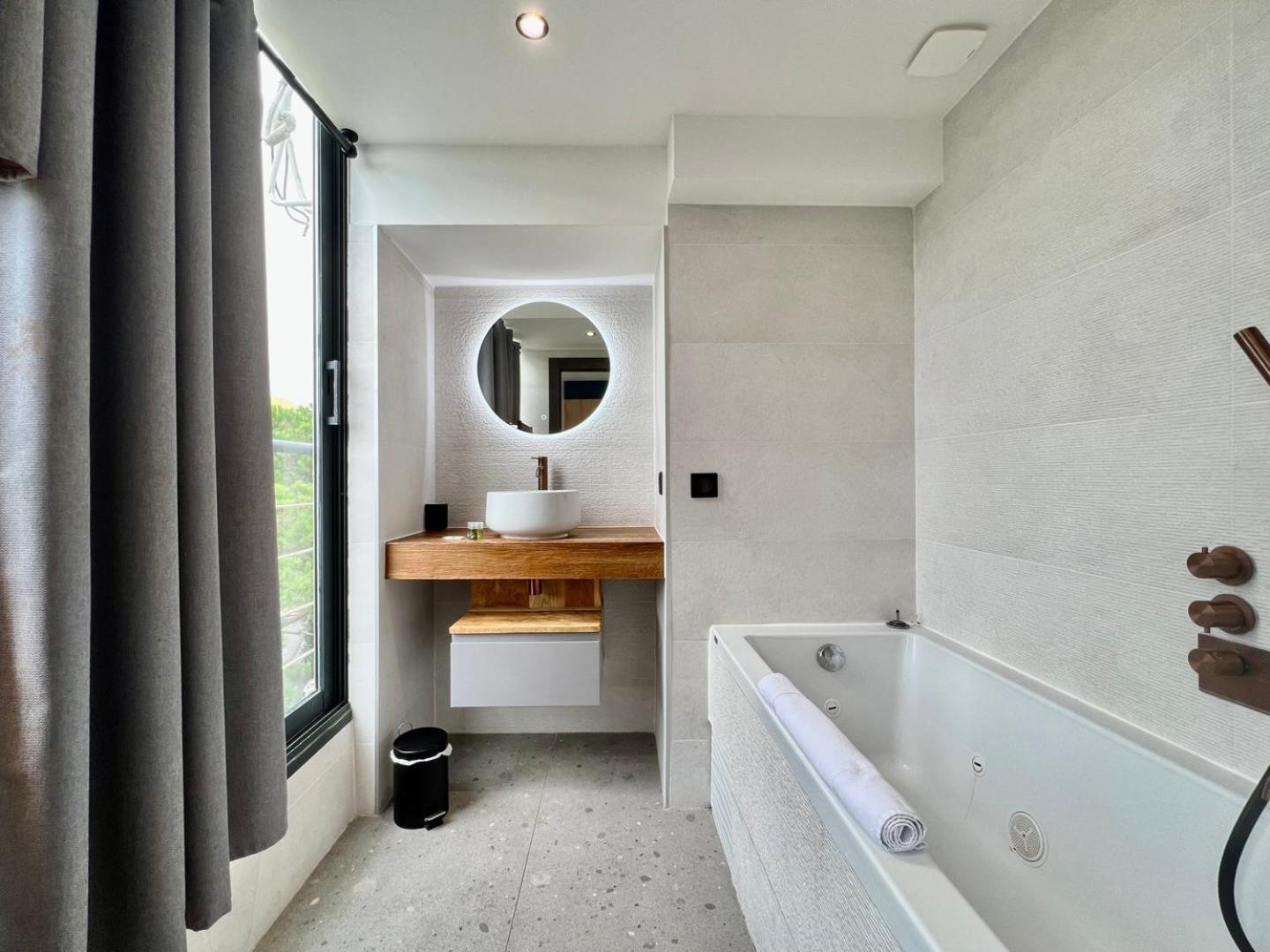 Sea And Mountain Views From Your Rooftop ! Saint-Laurent-du-Var Exterior foto